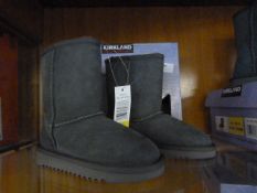 *CHILDREN'S SHEEPSKIN BOOTS (GREY) SIZE: 11