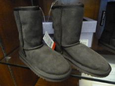 *CHILDREN'S SHEEPSKIN BOOTS (CHOCOLATE) SIZE:12
