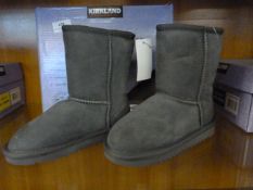 *CHILDREN'S SHEEPSKIN BOOTS (GREY) SIZE: 12