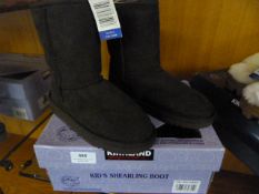 *CHILDREN'S SHEEPSKIN BOOTS (BLACK) SIZE: 13
