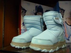 *KHOMBU CHILDREN'S BOOTS (LIGHT BLUE) SIZE: 10