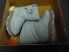 *KHOMBU CHILDREN'S BOOTS (LIGHT BLUE) SIZE: 11