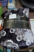 *SUPER LUXURIOUS THROW