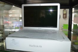 *Apple Macbook Air 13.3