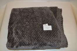 *JACQUARD LUXURY THROW (GREY)