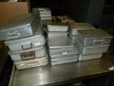 *Assorted Aluminium Roasting Tins with Covers