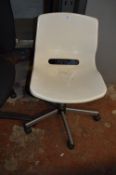 Contemporary Style White Plastic Office Chair