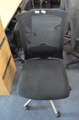 *Black Mesh Swivel Office Chair