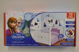 *DISNEY FROZEN ROOM DECOR KIT