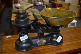 Salter Cast Iron Scales with Brass Pan