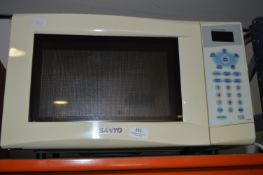 Sanyo 900W Microwave Oven