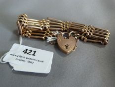 9cT Gold Gate Bracelet with Padlock Approx. 18.7g