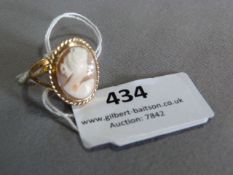 9cT Gold Cameo Ring