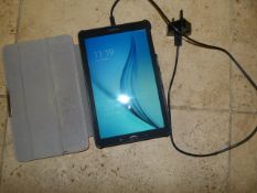 *Samsung SM-7560 8GB Tablet with Case & Charger