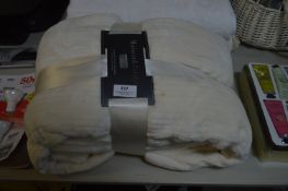 *Maison & Jardin Jacquard Velvet Blanket