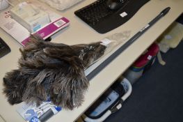 *HV Ozzie Ostrich Feather Duster
