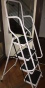 1 x Set of 4 Tread Step Ladders - CL188 - Ref GF31 - Drop 105cm - Diameter 36cm - Location: London