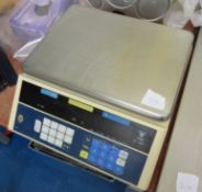 1 x Digi DS-688F Countertop Digital Scale - Ref: 025 - CL173 - Location: Altrincham WA14 Item is
