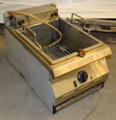 1 x Commercial Single Tank CounterTop Fryer - Recently Taken From A Working Commercial Environment -
