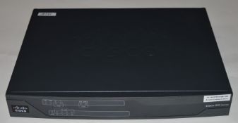 1 x Cisco 800 Series Router - Model C887VA-K9 V01 - CL400 - Ref JP741 - Location: Altrincham WA14
