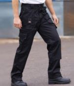 2 x Lee Cooper Cargo Knee Pant Blk 38 Reg - CL185 - Ref: LC/PNT206/BLK/38R/P37 - New Stock - Locatio