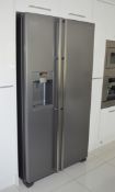 1 x Samsung American Side by Side Fridge Freezer - Manhattan Silver - Model RSG5DUMH - Features