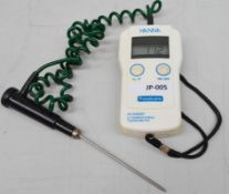 1 x Hanna HI 935007 K-Thermocouple Thermometer - CL011 - Ref JP005 - Location: Altrincham WA14 - RRP