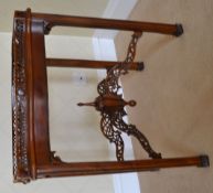 1 x Attractive Vintage Mahogany Side Table With Removable Tea Tray - CL226 - Location: Knutsford WA1