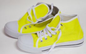 20 x Assorted Pairs Of Unbranded Junior Baseball Boots - 2 Designs In Various Colours - Size: 36-