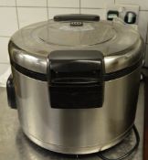 1 x Qiaomei 1550w Rice Cooker - Stainless Steel Finish - 240v - CL180 - Ref IC181 - Location: London