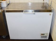 1 x Chest Freezer With Easy Clean White Finish and Hygienic Stainless Steel Lid - CL180 - H90 x