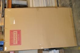 1 x Square Shower Bath Screen - Ref: DY162/BSQ2001 - CL190 - Unused Stock - Location: Bolton BL1