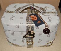 1 x AB Collezioni Italian Luxury Large Vanity Case - Features Lift-out Tray, And Faux Crocodile