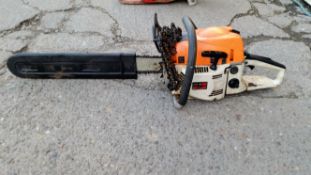 Chain saw (chain connected)