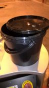 2647 5.6 Litre Pails with Lids