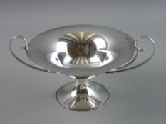 A SILVER TWIN HANDLED TAZZA, 18 cms diameter top, 11.5 cms high, Sheffield 1904, 11 troy ozs