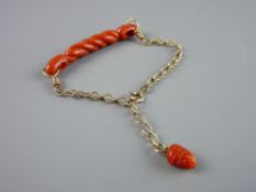 A PART GOLD & PART CORAL NINE CARAT GOLD LINK BRACELET, 10 grms gross