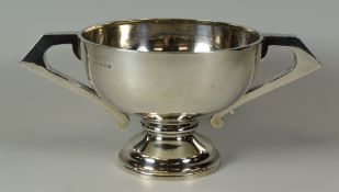 A SILVER TROPHY BOWL Birmingham 1910, 13.6ozs