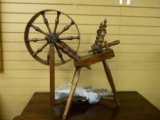 AN ANTIQUE OAK & ELM SPINNING WHEEL, 82.5 cms high, 80 cms approximate width