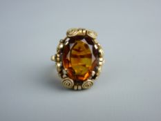 A FIFTEEN CARAT GOLD OVAL AMBER DRESS RING, 7.7 grms