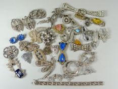 A LARGE QUANTITY OF PASTE & IMITATION ART-DECO STYLE JEWELLERY etc