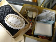 A parcel of small collectables including compact, loose coinage, jewellery items - some possibly