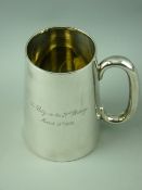 A HALLMARKED SILVER GLASS BOTTOMED PINT TANKARD of plain tapering form with 'C' handle, 12.75 cms