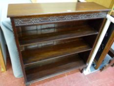 AN EDWARDIAN MAHOGANY BOOKCASE with adjustable interior shelves, blind fretwork top frieze and