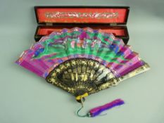 A 19th CENTURY CHINESE LACQUERWORK & HANDPAINTED FAN, the sticks and guard in black and gilt