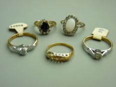 FIVE EIGHTEEN CARAT GOLD DRESS RINGS, 12 grms