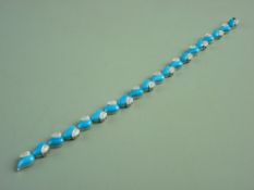 AN EIGHTEEN CARAT WHITE GOLD DIAMOND SET TURQUOISE COLOURED HEART LINK BRACELET of twenty dyed