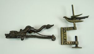 A NINETEENTH CENTURY DECORATIVE BRASS SEWING CLAMP TOGETHER WITH A SEA-SERPENT KNITTING HOLDER,