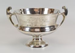 A SILVER TWIN-HANDLED TROPHY BOWL footed and with presentation inscription, London, 1910, 23.7oz