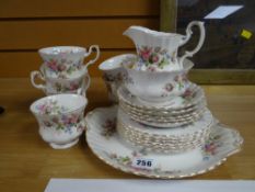 Quantity of Royal Albert 'Moss Rose' teaware
